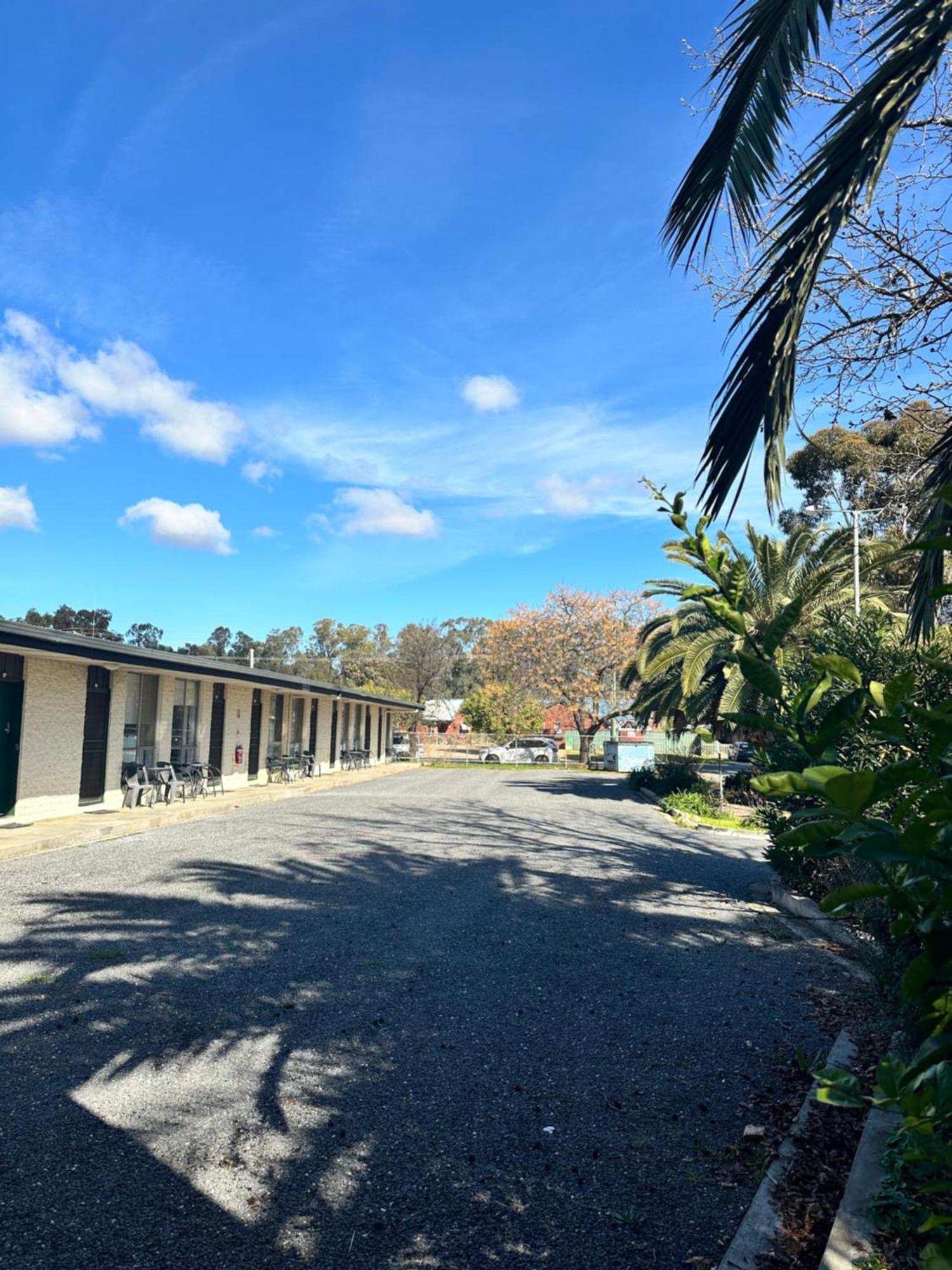 The Shamrock Hotel Balranald Bagian luar foto
