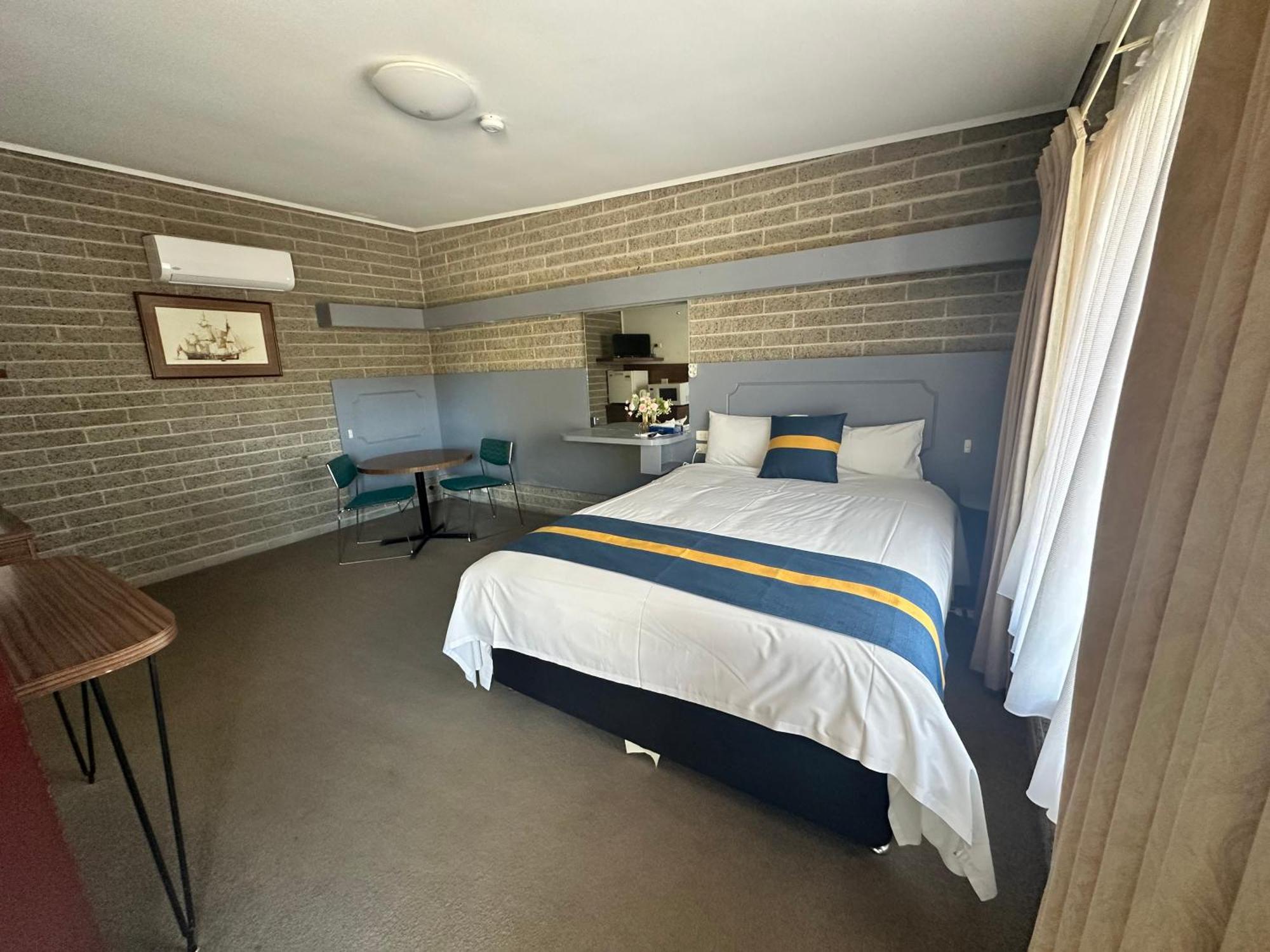 The Shamrock Hotel Balranald Bagian luar foto