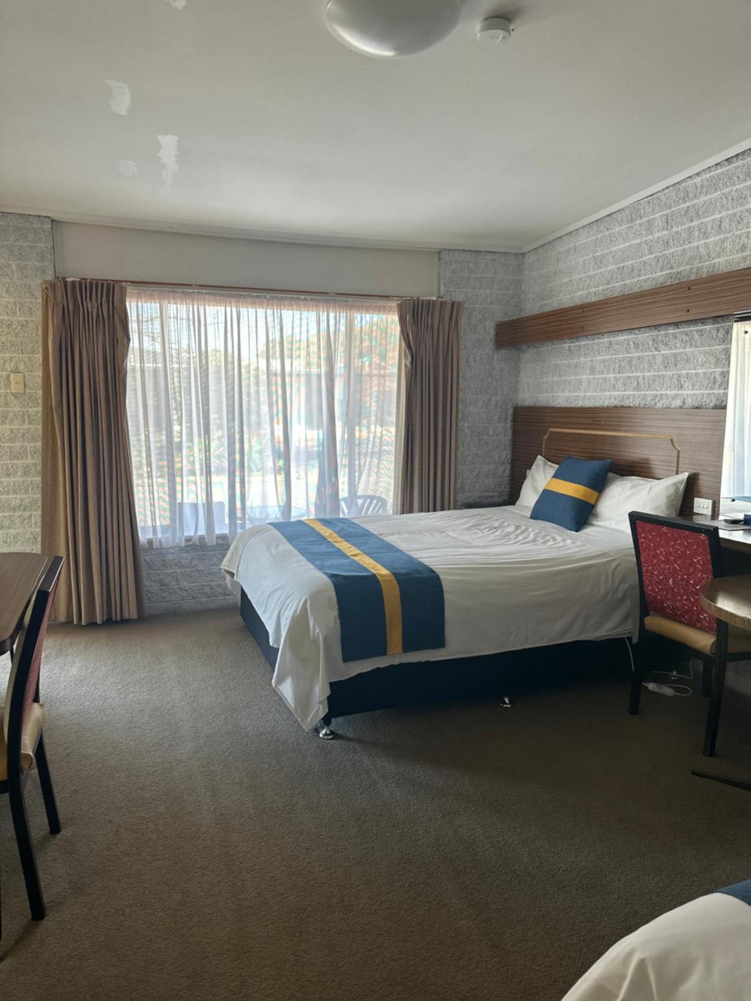 The Shamrock Hotel Balranald Bagian luar foto